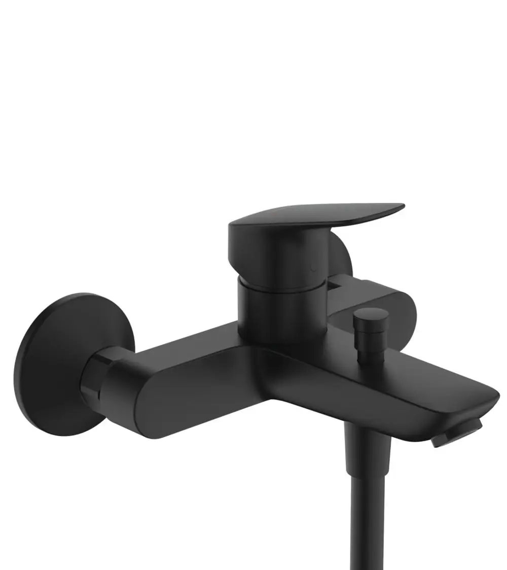 Schwarzer Einhebel-Wannenmischer von Hansgrohe mit Wandmontage. Der Mischer verfügt über einen Hebel und eine separate Steuerung zur Wasserauslassregelung.